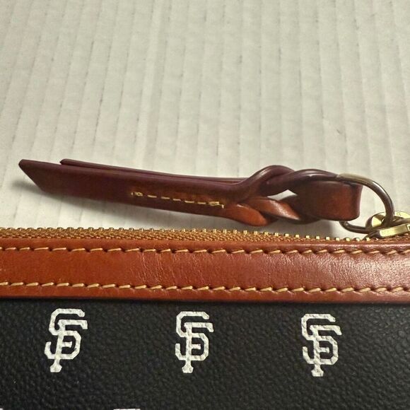 Dooney & Bourne MLB San Francisco Giants Baseball Large Wallet Clutch 9.5” x 5” - Picture 2 of 7